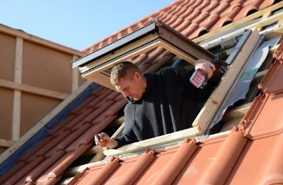 Pose de fenêtres de toit Velux à Godewaersvelde